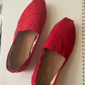 Toms Womens Classic Slip Ons, red, size 8